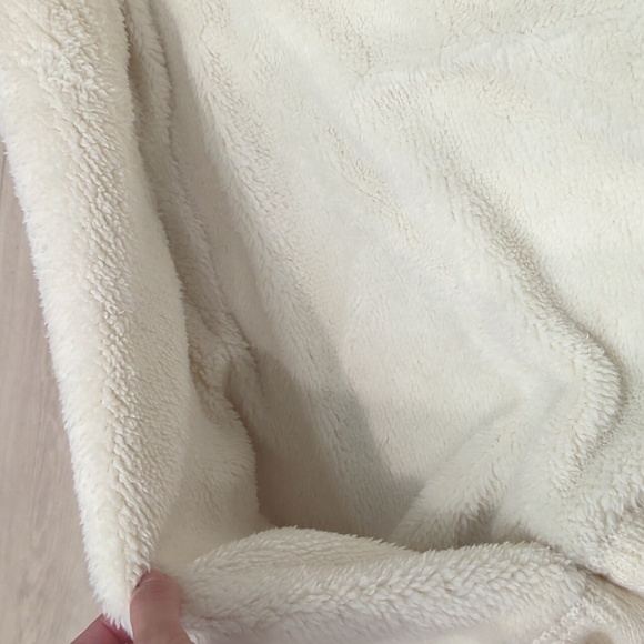 SOLD-Axes Femme Cape - Picture 7 of 15